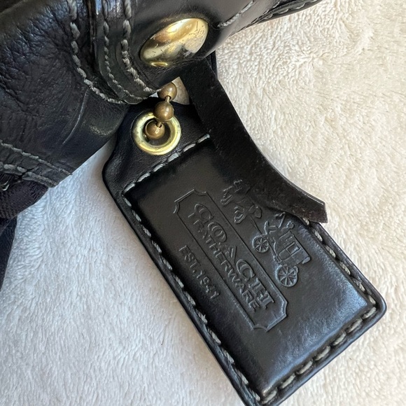 COACH | EXCELLENT CONDITION! Bleecker Black Signature Bucket Bag - Picture 13 of 15